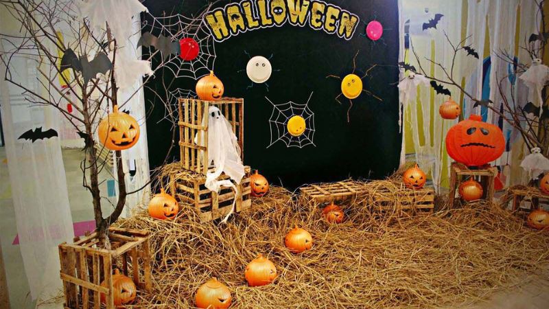 Trang trí Halloween cho cửa hàng ma mị