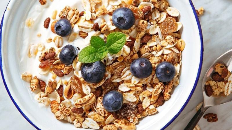 Sữa chua yến mạch và việt quất