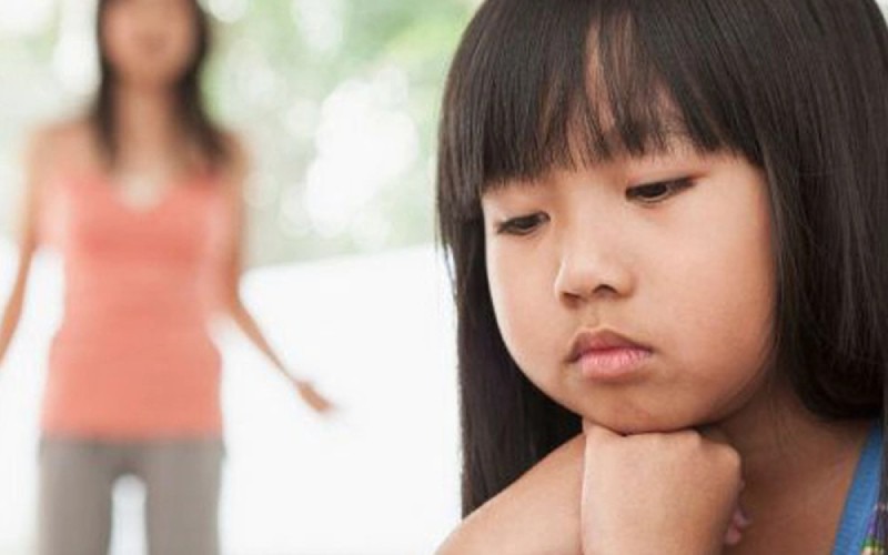 Giả vờ không nghe lời ba mẹ