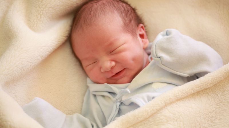 Má lúm đồng tiền của bé là gì?