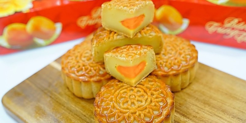 Là bánh trung thu mang vị ngọt cơ bản, bánh trung thu đậu xanh được nhiều người ưa chuộng