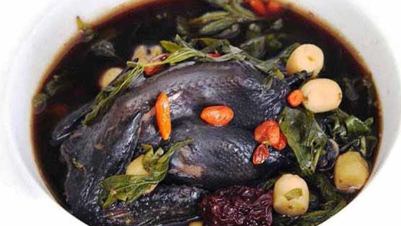 Bí quyết làm gà ác hầm đậu đen - gà mềm không nát