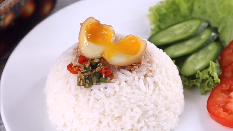 Món trứng cút lòng đào ngâm nước tương