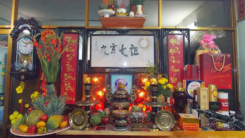 Hình ảnh trang trí bàn thờ dịp Tết phong thủy đẹp