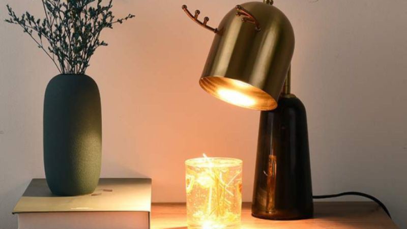 Đèn đốt nến thơm, còn được gọi là Candle warmer lamp