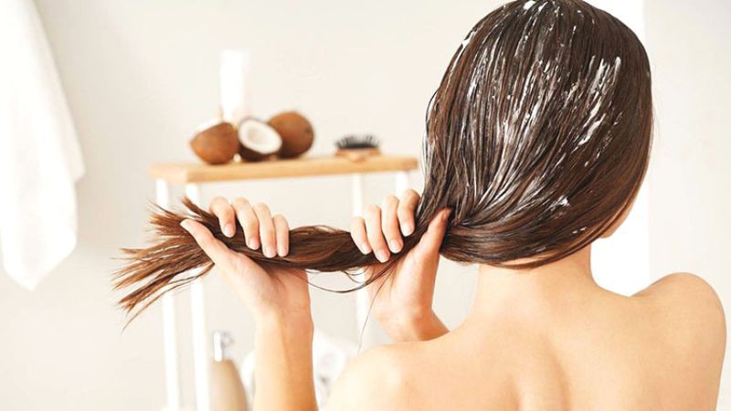Massage bằng dầu dừa