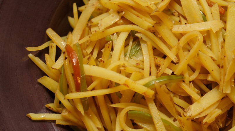 Xào khoai tây không bị nát