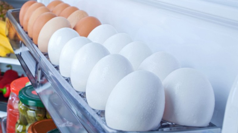 Bảo quản trứng ở ngăn trên cùng