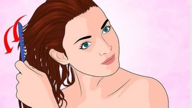 Chải tóc để dầu được thấm đều