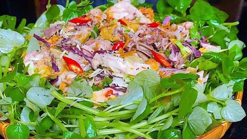 Gỏi gà rau càng cua