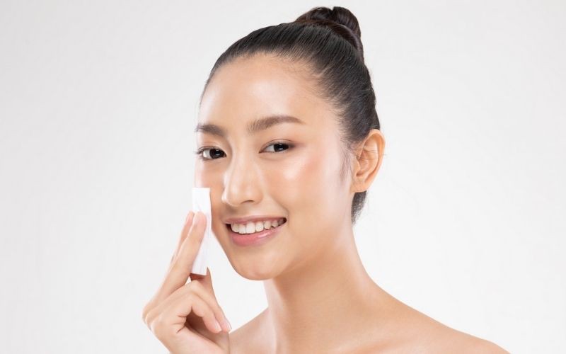 Toner hay còn gọi là nước cân bằng độ pH cho da ở dạng lỏng